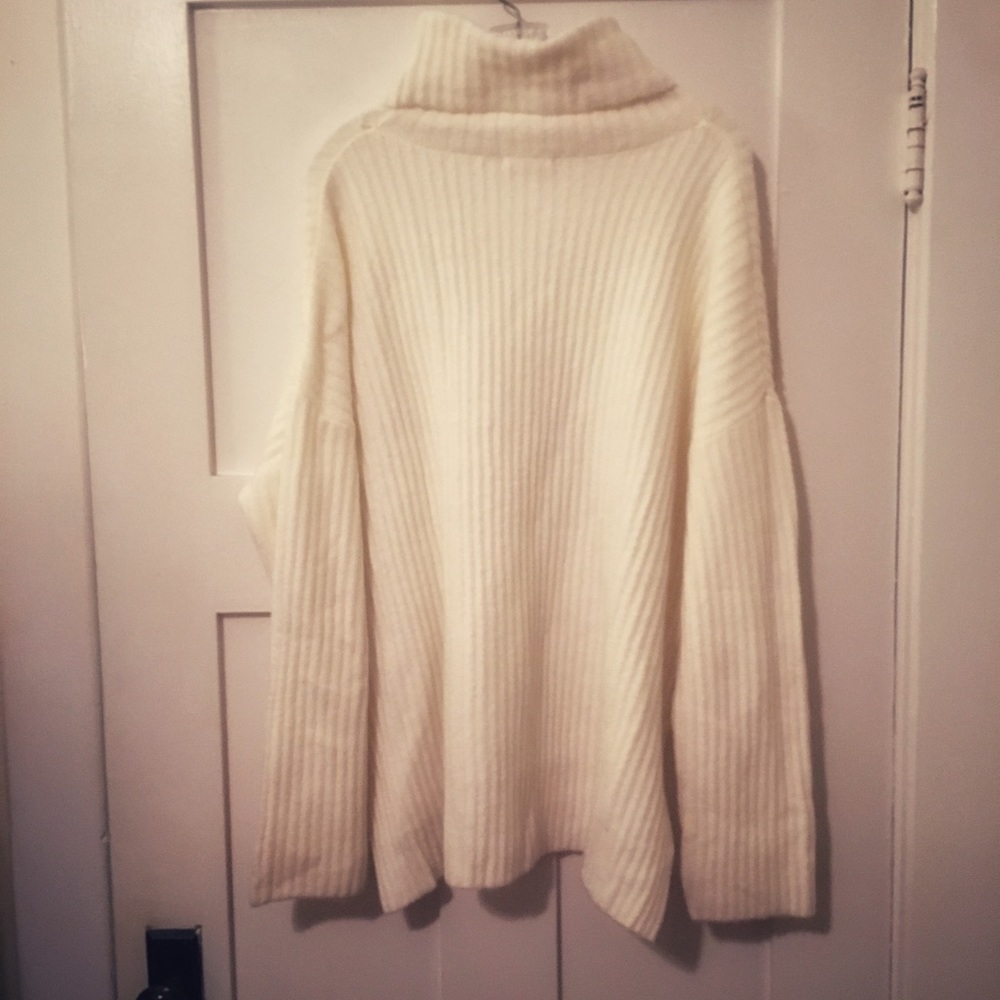 H&M White OversizedTurtleneck Sweater (NWOT) - Picture 3 of 4